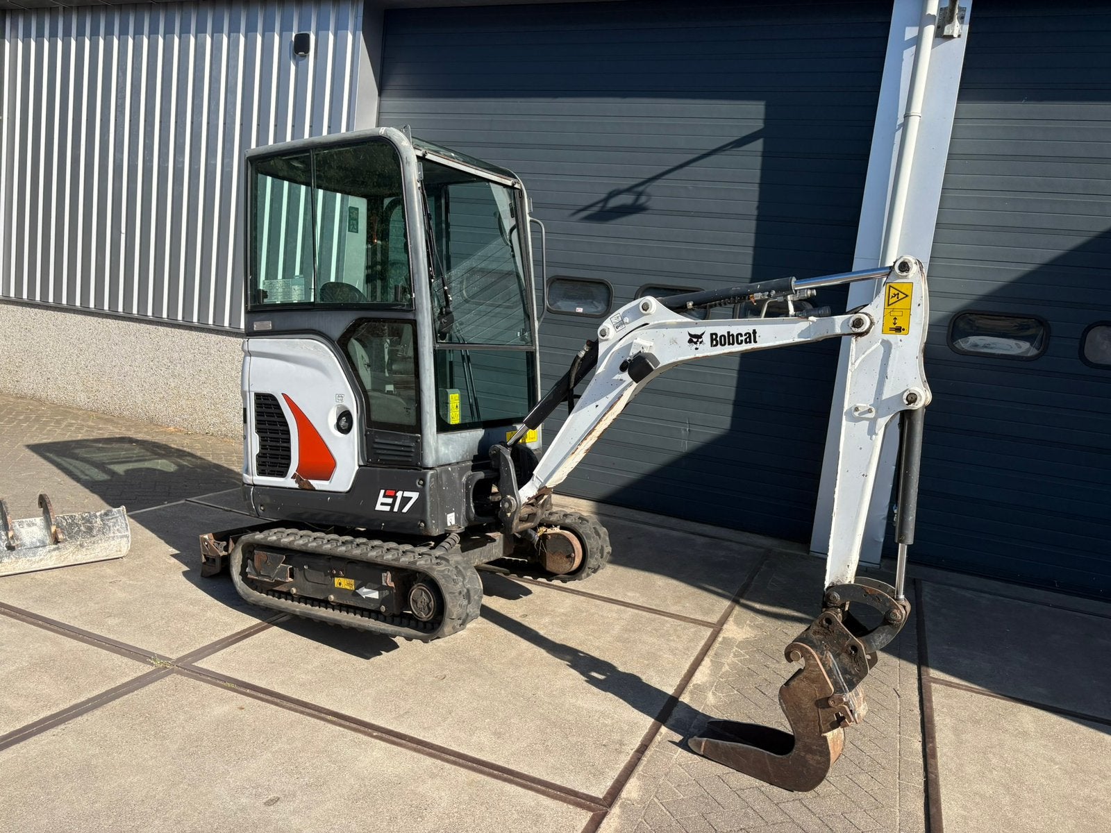 Bobcat E17 minigraver 2018 360 uur 2 bakken Weinig gebruikt, Zakelijke goederen, Machines en Bouw | Kranen en Graafmachines, Ophalen