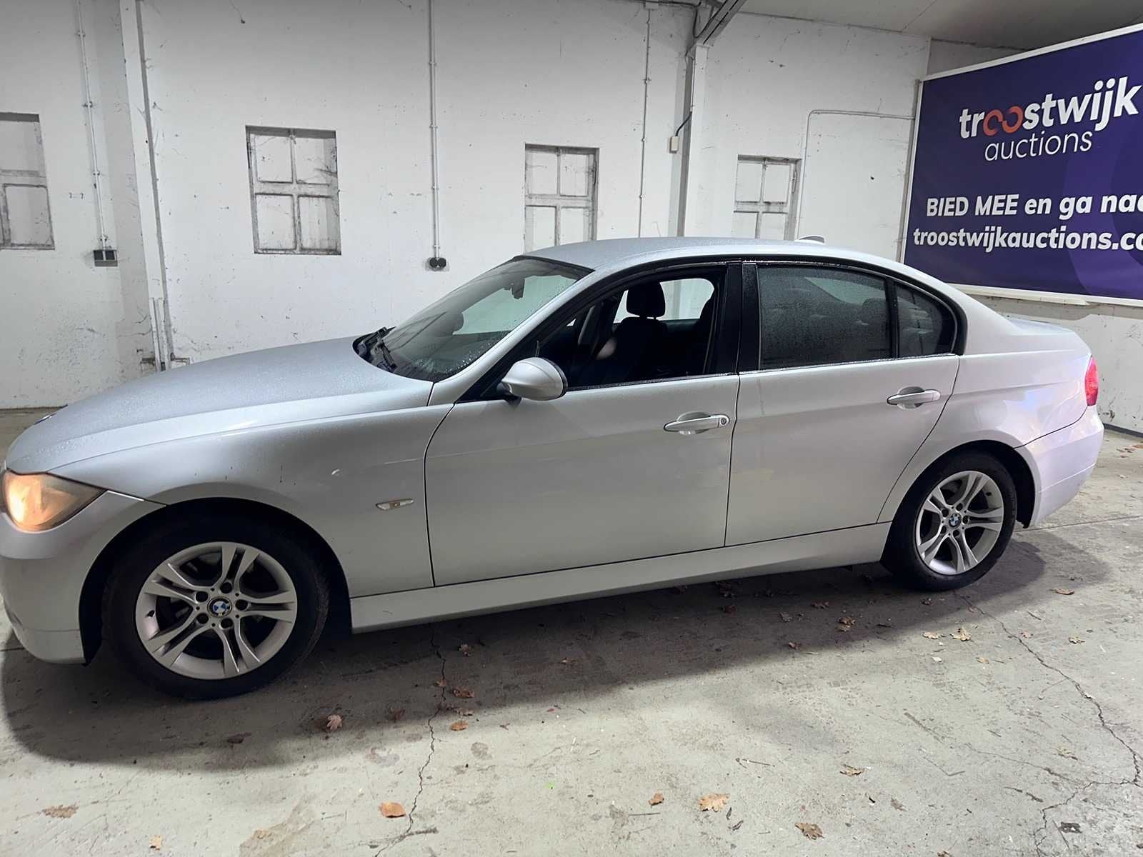BMW - 3-serie - 318i Business Line - 02-GJF-7, Auto's, Achterwielaandrijving, Overige brandstoffen, Origineel Nederlands, Handgeschakeld