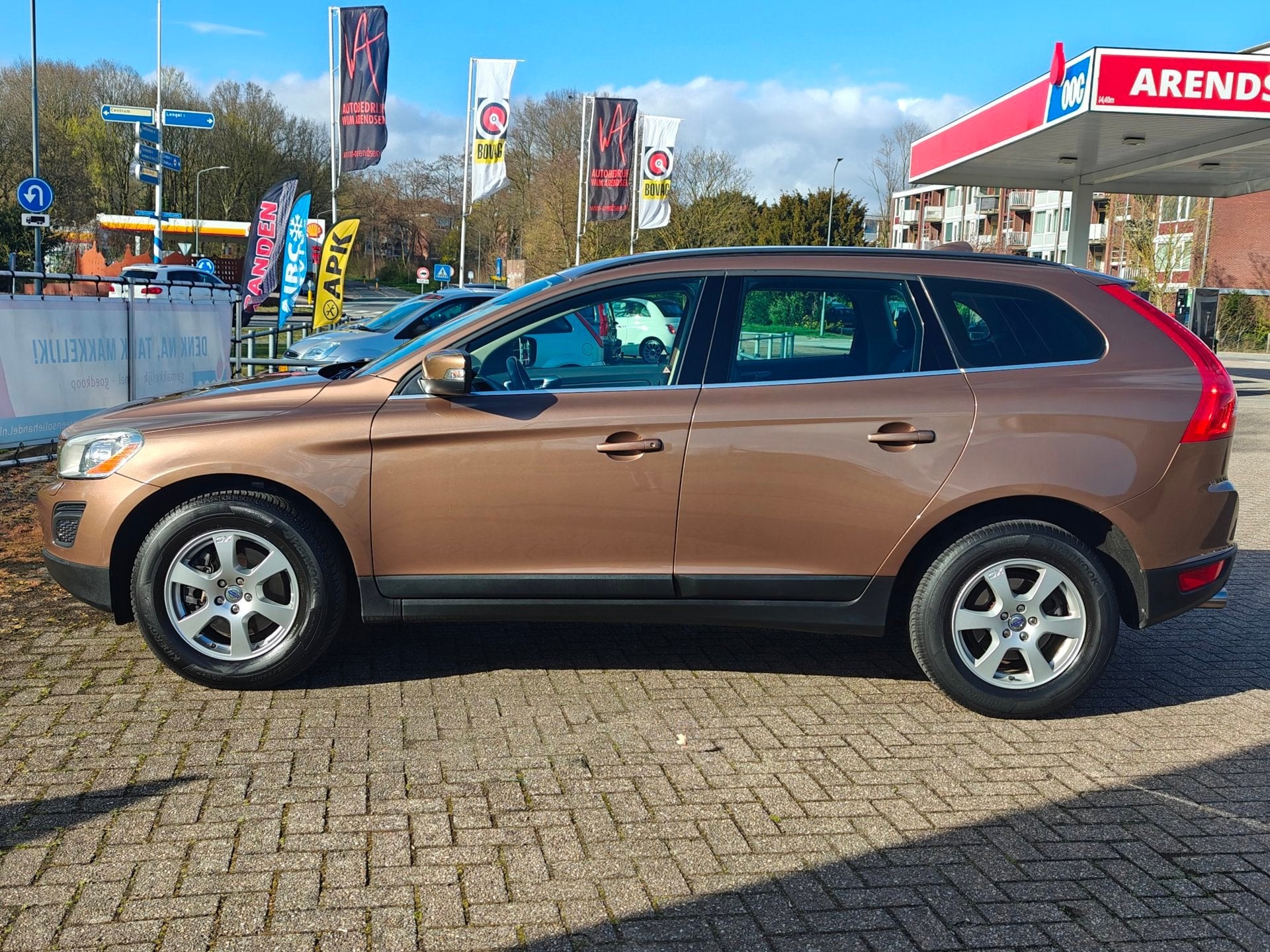 Volvo XC60 2.0T Momentum | Trekhaak | Elekt. achterklep | Au, Euro 5, Zwart, 4 cilinders, Bruin