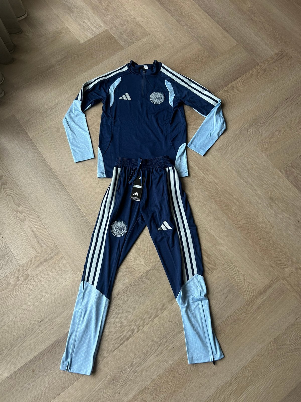 Ajax trainingspakken kids 2026/2027, Maat XS of kleiner, Ophalen of Verzenden, Zo goed als nieuw, Shirt