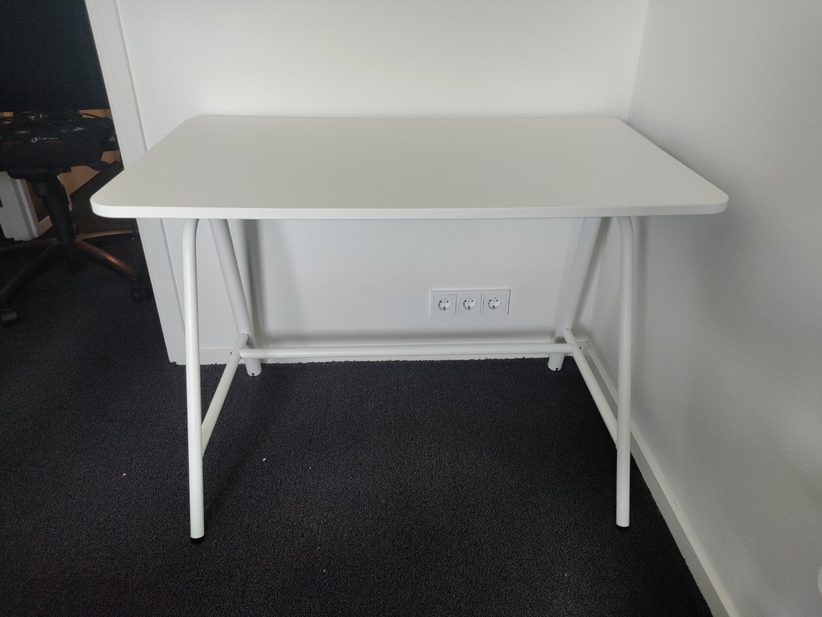 Ikea verstelbaar bureau wit, Huis en Inrichting, Ophalen, Zit-sta bureau, Hout, In hoogte verstelbaar