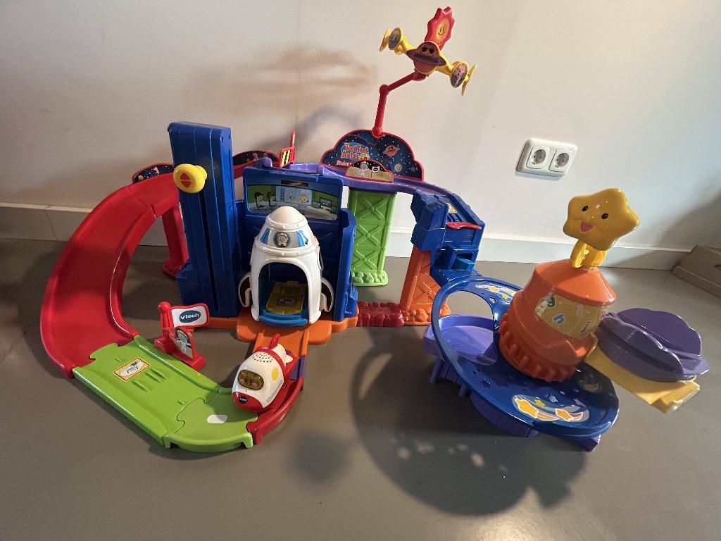 Vtech Toet Toet Auto Ruimtestation met Ruben ruimteschip, Kinderen en Baby's, Speelgoed | Vtech, Ophalen, Zo goed als nieuw, 2 tot 4 jaar
