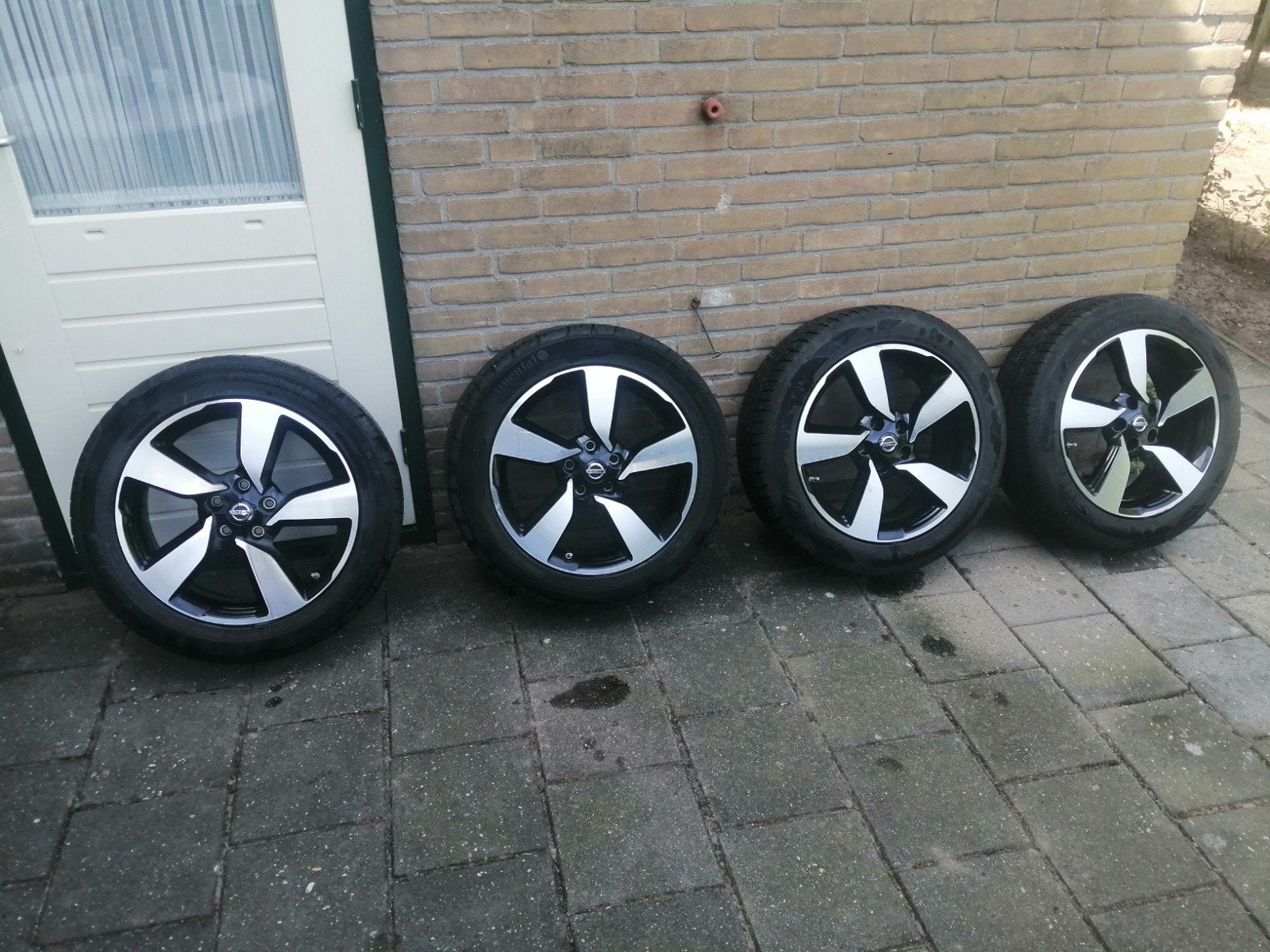 zomerbanden met velgen 215/55R18 99 Nissan Qashqai, Auto-onderdelen, Banden en Velgen, Ophalen, Banden en Velgen, 17 inch, Personenwagen