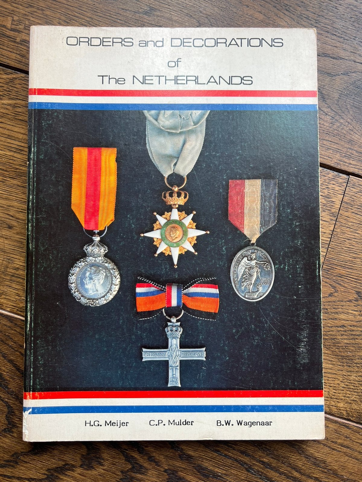 Nederlands naslagwerk medaille onderscheiding MWO etc, Verzenden, Lintje, Medaille of Wings, Nederland