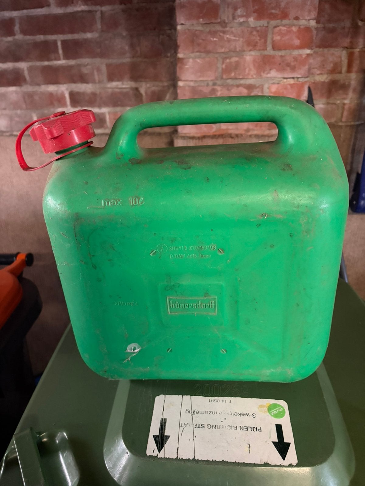 Jerrycan, Ophalen
