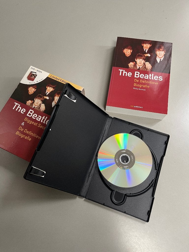 The Beatles Boek + DVD Secrets & De Definitieve Biografie, Verzamelen, Ophalen of Verzenden, Zo goed als nieuw, Boek, Tijdschrift of Artikel