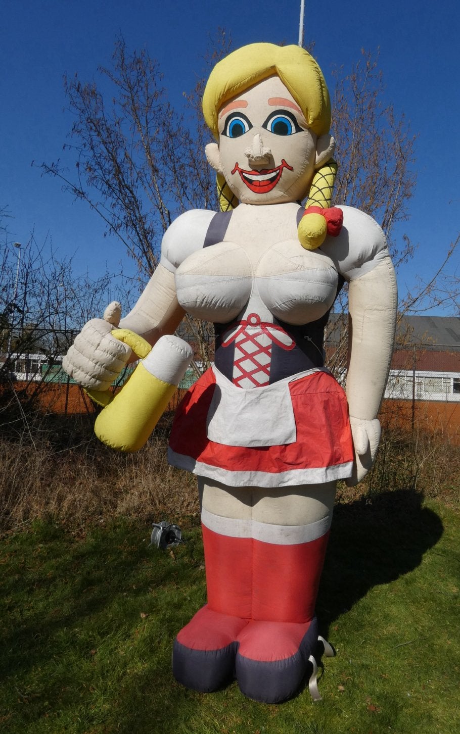 Tiroler Dame te huur, sarah of abraham, Ophalen, Zo goed als nieuw, Abraham of Sarah