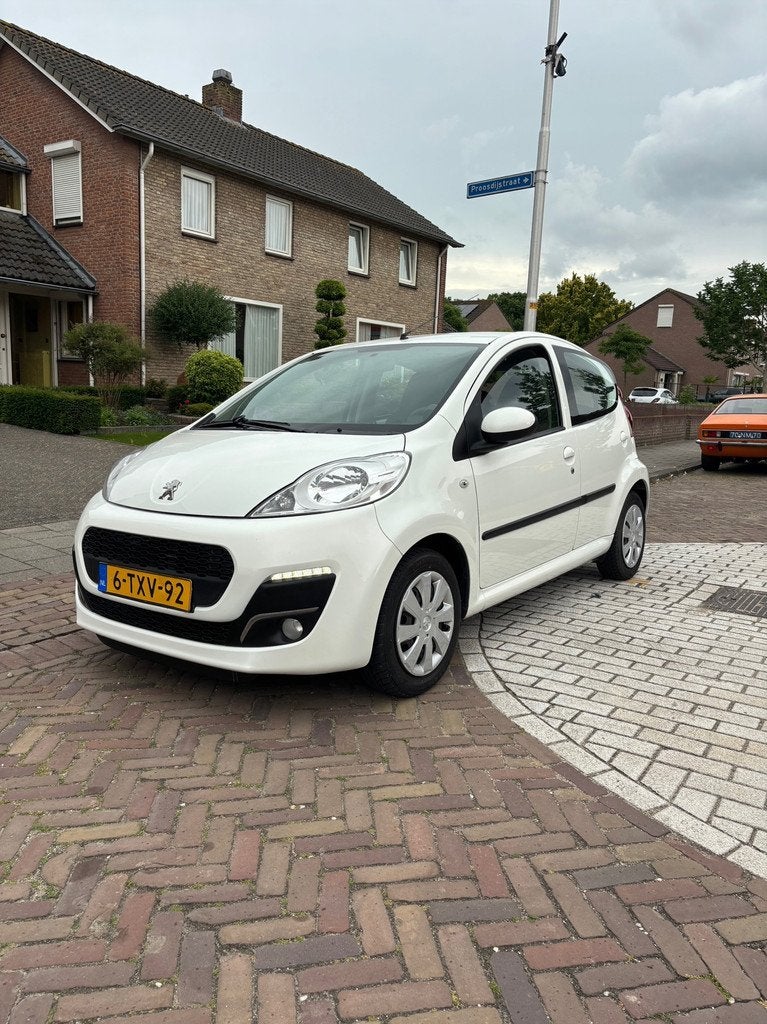Peugeot 107 1.0 Active VOLLE APK!, Auto's, Voorwielaandrijving, Euro 5, Elektrische ramen, Gebruikt
