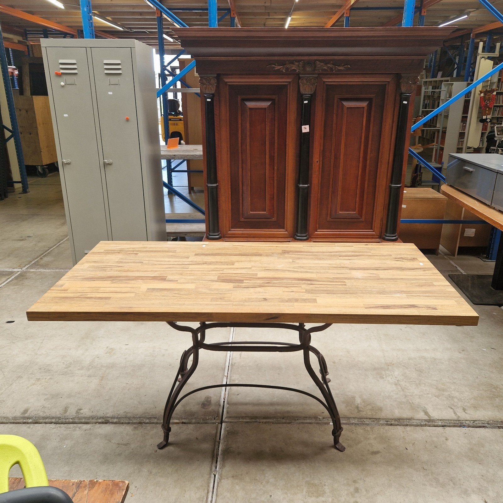 Eettafel met gietijzeren onderstel - robuust en stijlvol, Gebruikt, Industrieel, Landelijk, Onbekend, 50 tot 100 cm