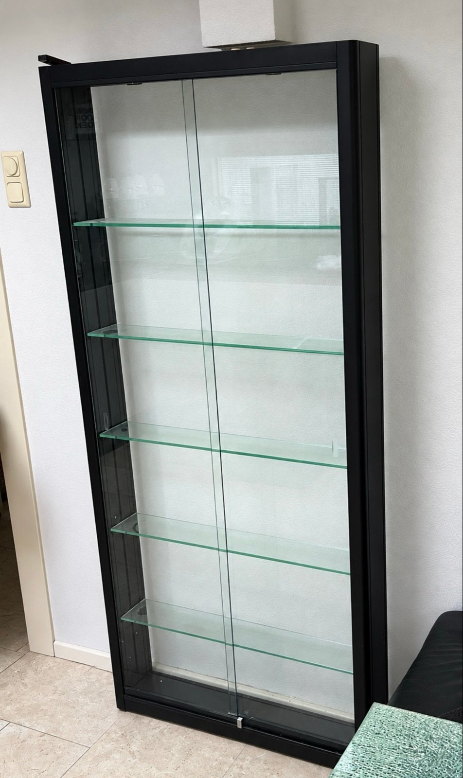 Glazen moderne ondiepe vitrinekast met schuifdeuren, Ophalen, Met plank(en), 50 tot 100 cm, Minder dan 25 cm