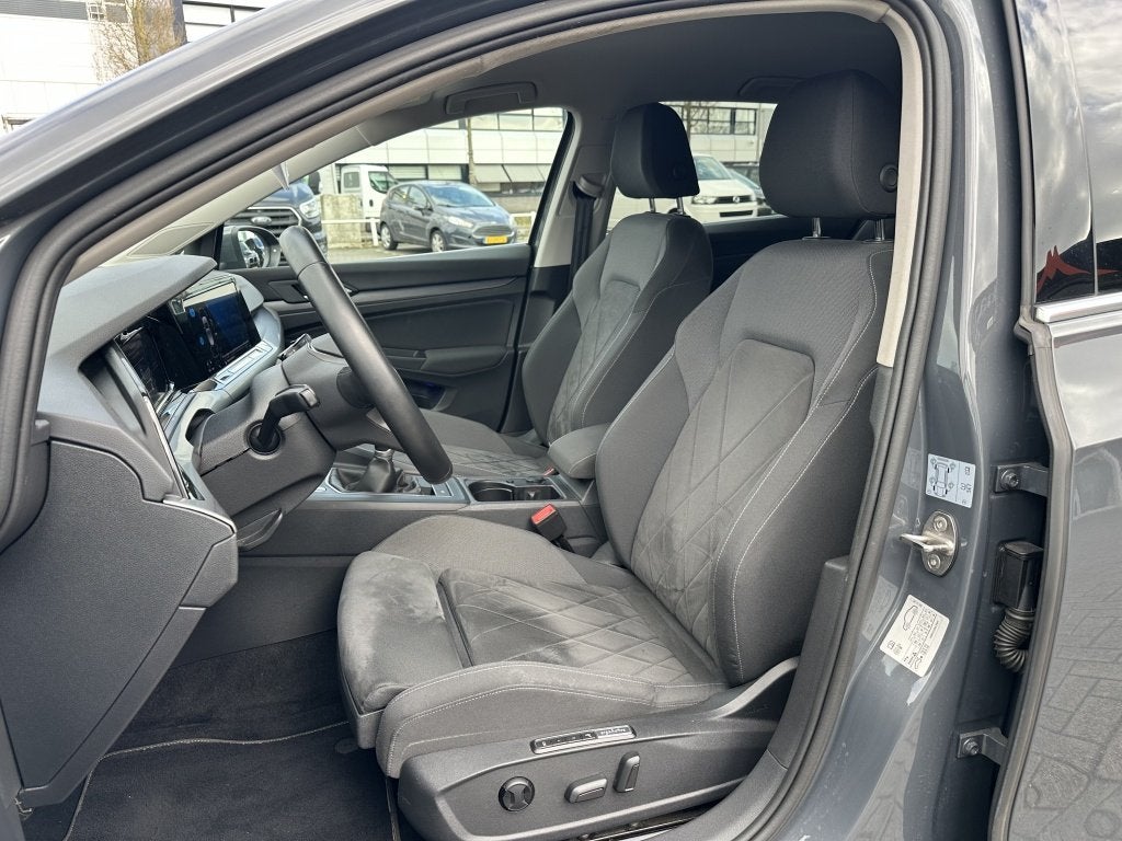 Volkswagen Golf VIII Lim. 1.5 Tsi Act Highline Massage Matri, Spraakbediening, Euro 6, 4 cilinders, 150 pk