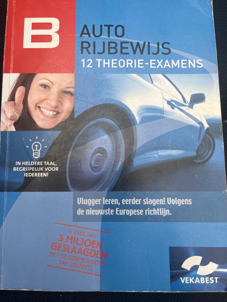 Vekabest Auto Rijbewijs Theorieboek - 12 Examens, Boeken, Ophalen of Verzenden, Zo goed als nieuw, Niet van toepassing