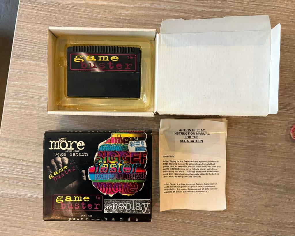 Game Buster Action Replay compleet Sega Saturn, Spelcomputers en Games, Spelcomputers | Sega, Ophalen of Verzenden, Zo goed als nieuw