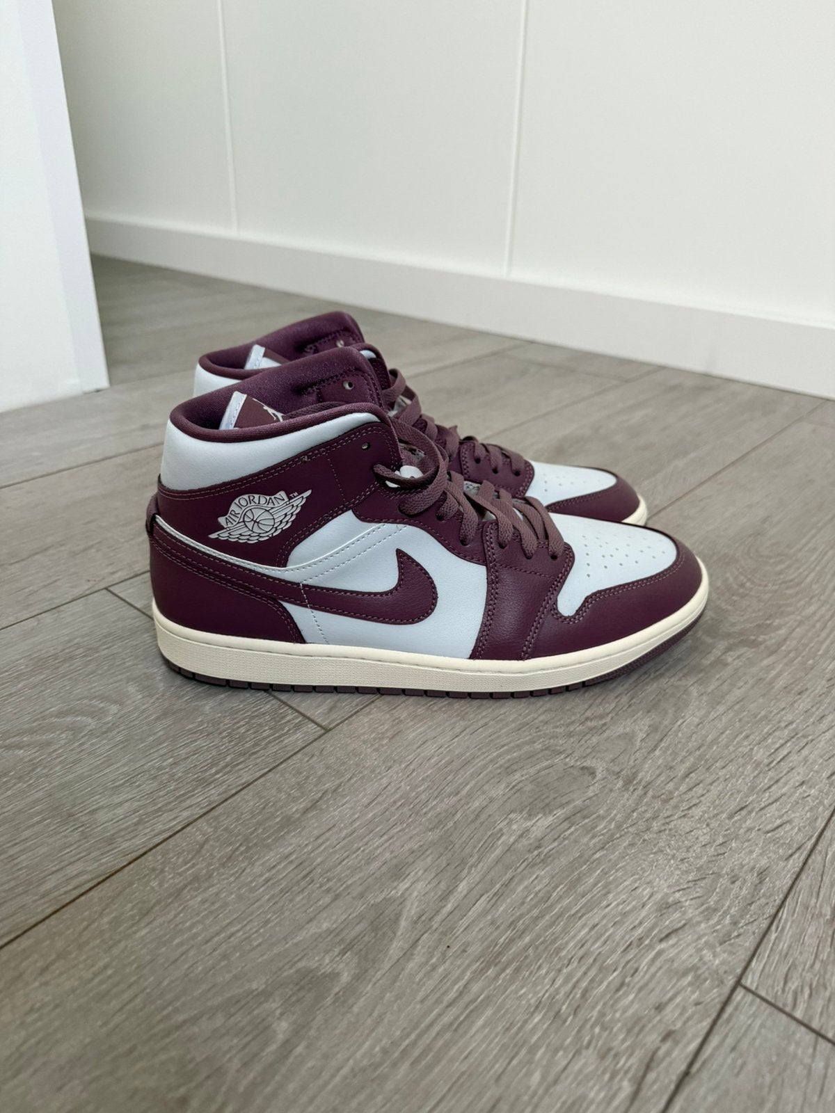 Nike Jordan 1 Mid Sky J Mauve 44, Kleding | Heren, Schoenen, Overige kleuren, Nieuw, Ophalen of Verzenden, Sneakers of Gympen