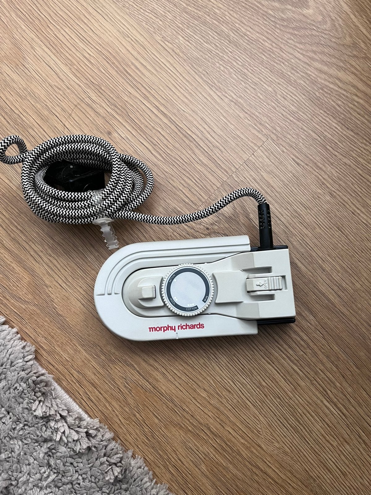 Vintage Morphy/Richards reis strijkboutje., Witgoed en Apparatuur, Ophalen of Verzenden, Nieuw, Strijkijzer met snoer