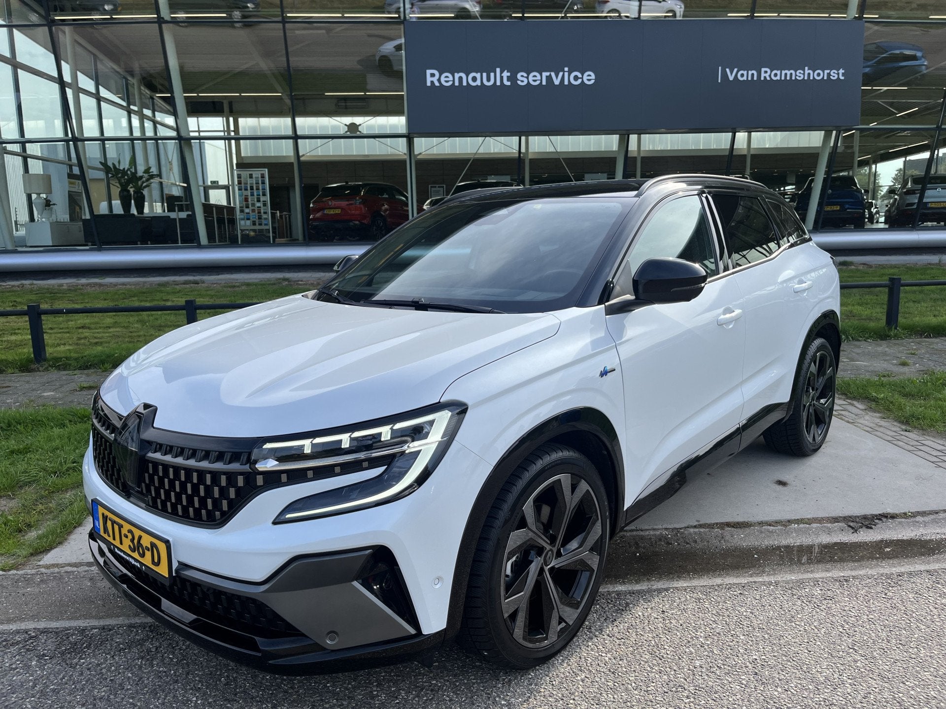 Renault Austral 1.2 E-Tech full hybrid 200PK iconic esprit A, Gebruikt, 1199 cc, Wit, 1492 kg