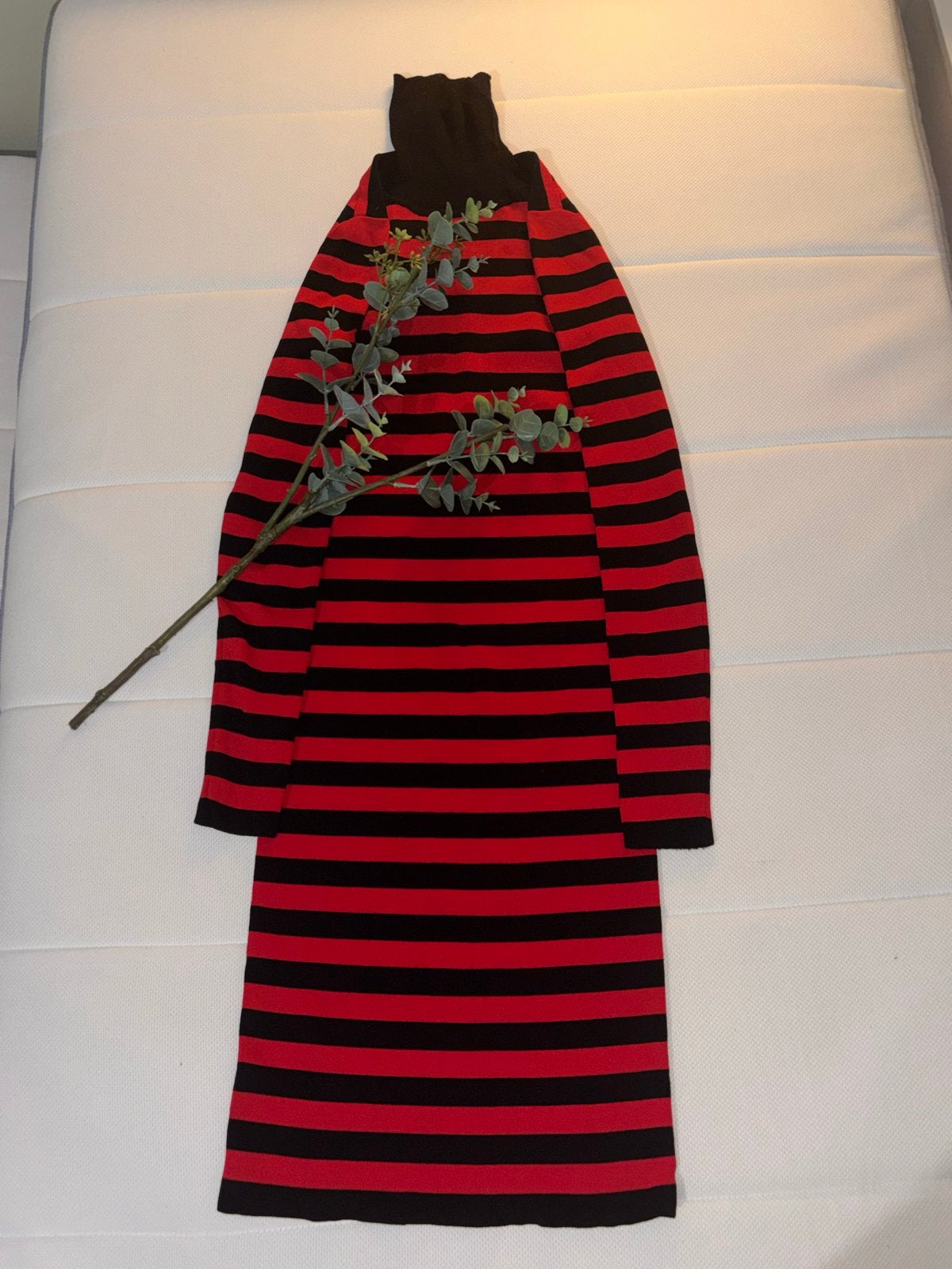 Nikkie gestreepte coltrui jurk - rood/zwart - maat 34 (XS), Ophalen, Zo goed als nieuw, Maat 34 (XS) of kleiner, Boven de knie