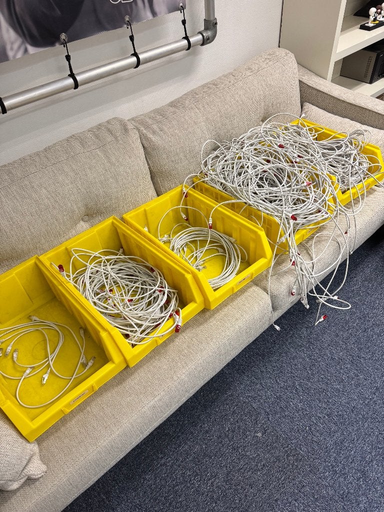 122 Netwerk kabels CAT5, Computers en Software, Pc- en Netwerkkabels, Ophalen of Verzenden, Zo goed als nieuw