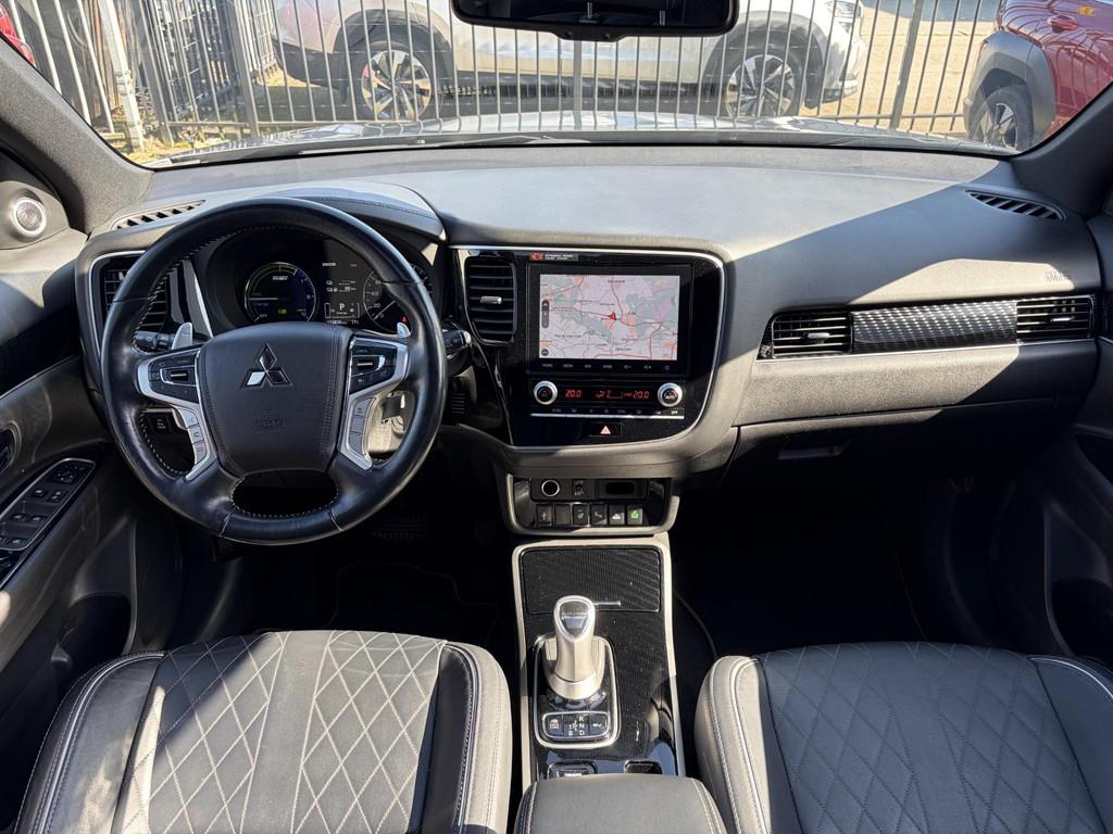 Mitsubishi Outlander 2.4 PHEV Intense+ / Trekhaak / Schuifda, Automaat, Euro 6, 4 cilinders, 1865 kg