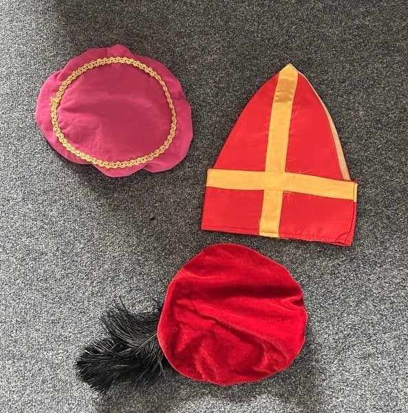 Pietenmutsen en mijter voor kleuters., Ophalen of Verzenden, Gebruikt, 104 of kleiner, Jongen of Meisje