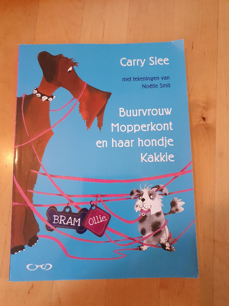 Buurvrouw Mopperkont en haar hondje Kakkie  van  Carry Slee, Ophalen of Verzenden, Zo goed als nieuw, Fictie algemeen