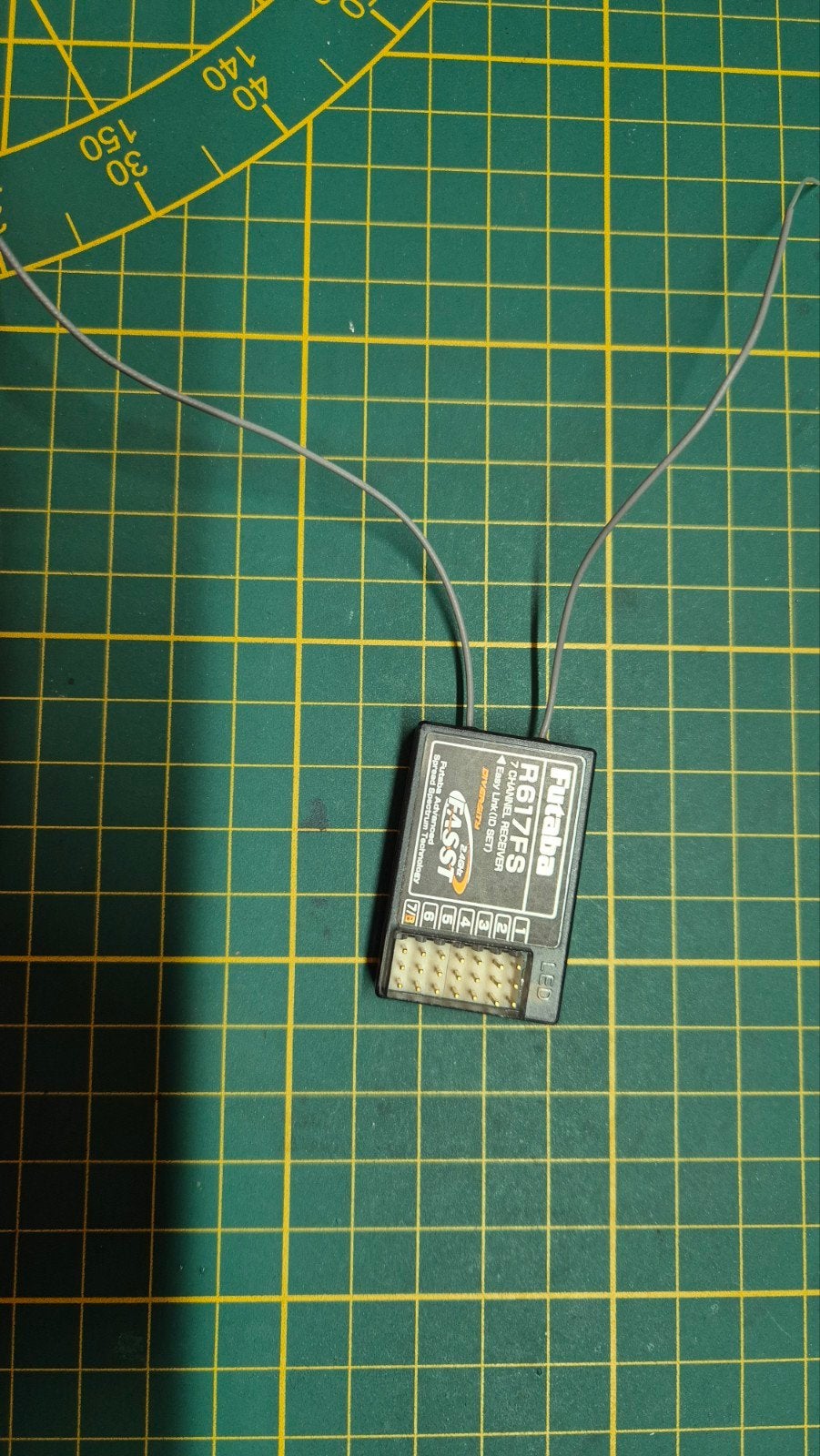 Futaba R617FS FASST 7-kanaals ontvanger , evt 4 stuks, Hobby en Vrije tijd, Ophalen of Verzenden, Zo goed als nieuw