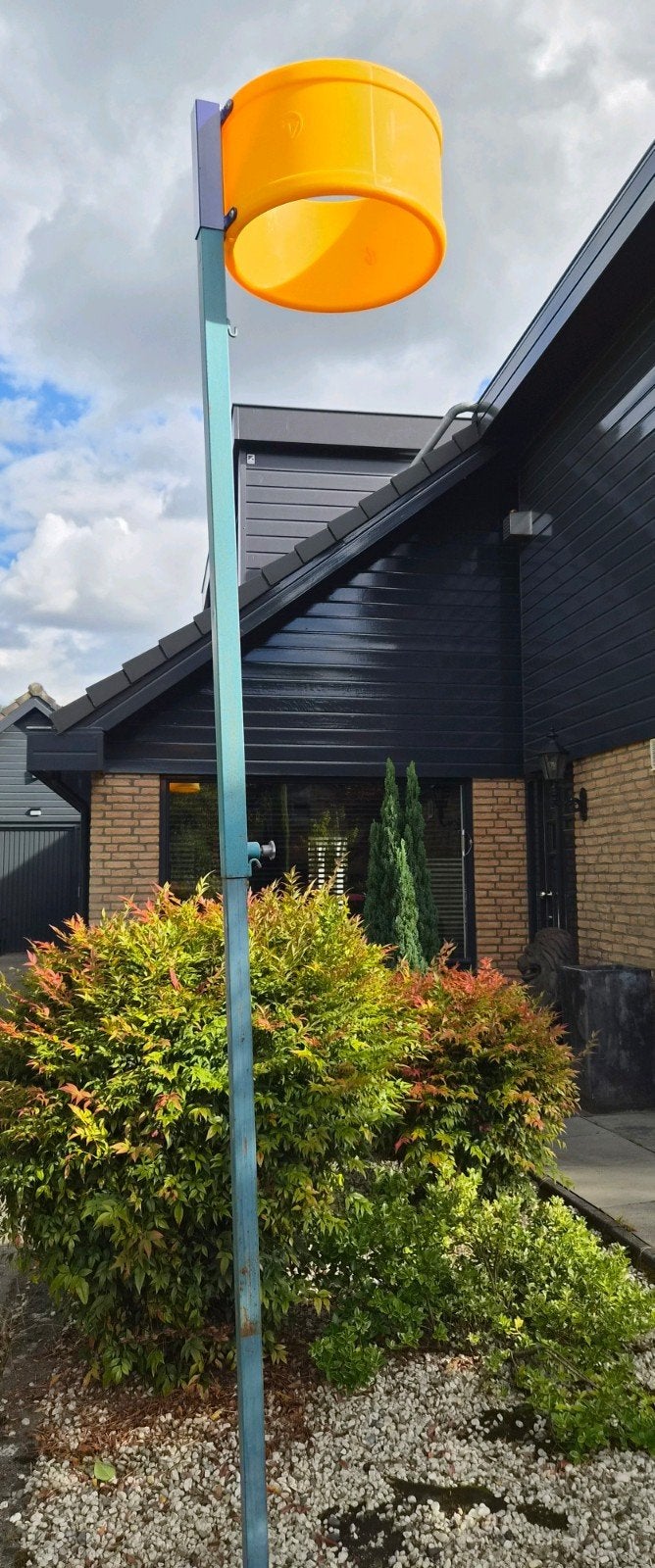 Verstelbare korfbalpaal met korf, Ophalen