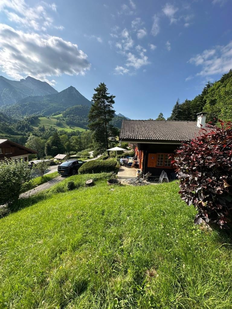 ⛰️Sfeervol Alpenchalet in zonnig dal – ideaal voor gezinnen, Alpen, Dorp, Wasmachine, In bos