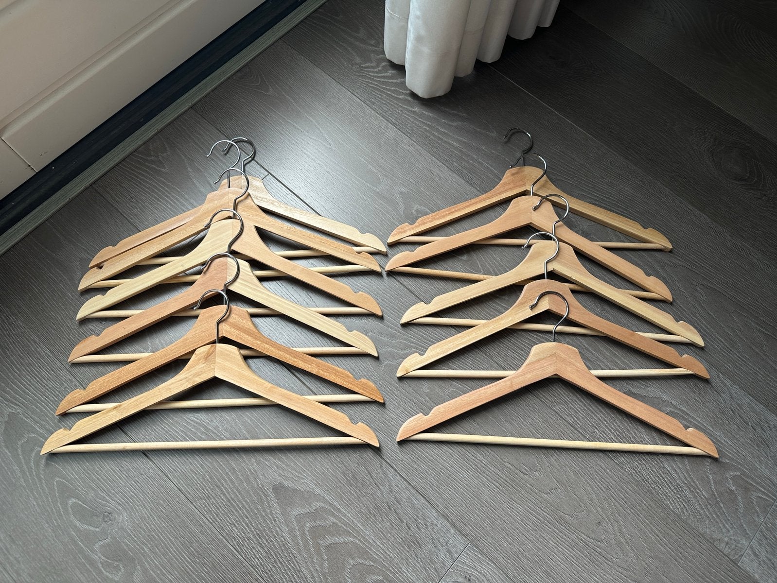 Houten kleerhangers / kledinghangers, 11 stuks, Ophalen of Verzenden, Zo goed als nieuw, Hout, Kinderen en Volwassenen