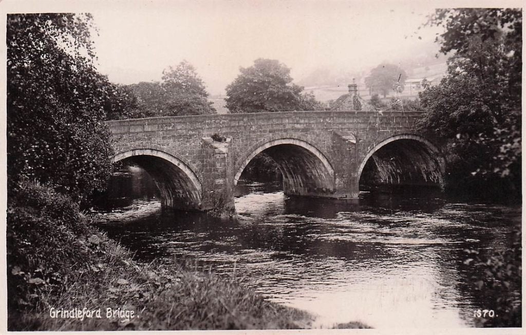 702-325-007 Grindleford Bridge, Verzamelen, Ansichtkaarten | Buitenland, Verzenden, Voor 1920, Engeland