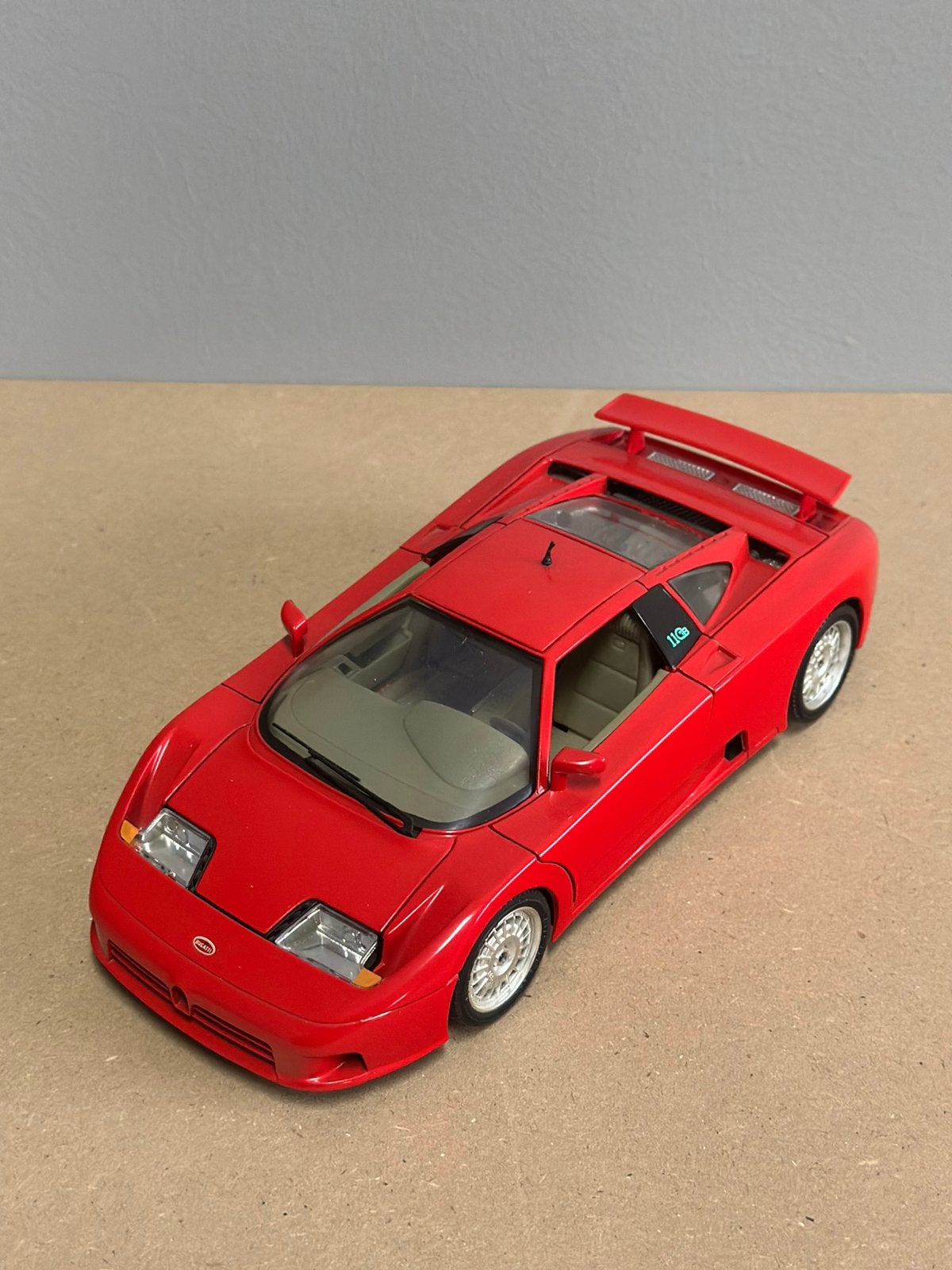 Bugatti 11Gb modelauto 1:18 bburago, Ophalen of Verzenden, Zo goed als nieuw, Auto, Bburago