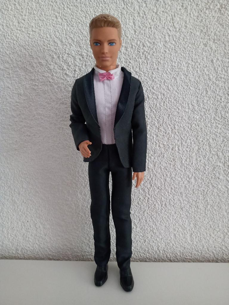 Fairytale Groom Ken (van Barbie) DVP39, Ophalen of Verzenden, Gebruikt, Barbie
