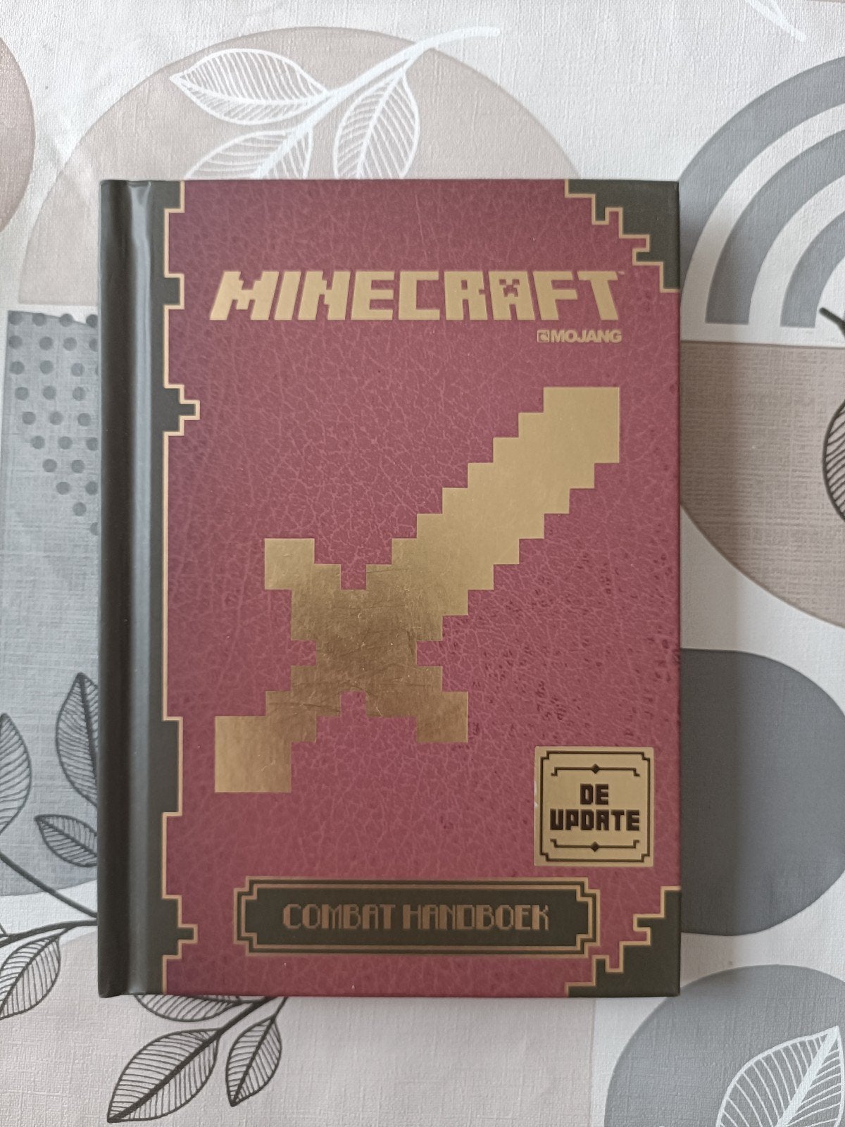 minecraft combat handboek, 1 speler, Ophalen of Verzenden, Zo goed als nieuw, Vanaf 7 jaar