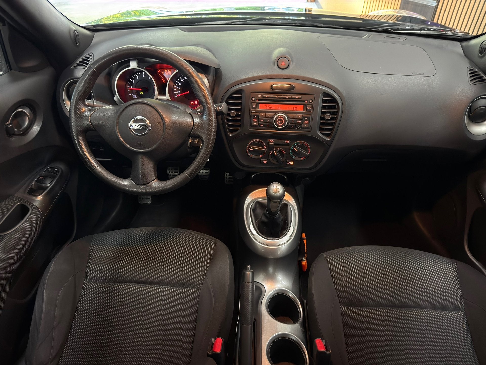 Nissan Juke 1.6 Visia l Airco l Electrische ramen & Buitensp, Auto's, Voorwielaandrijving, Stof, Zwart, 4 cilinders