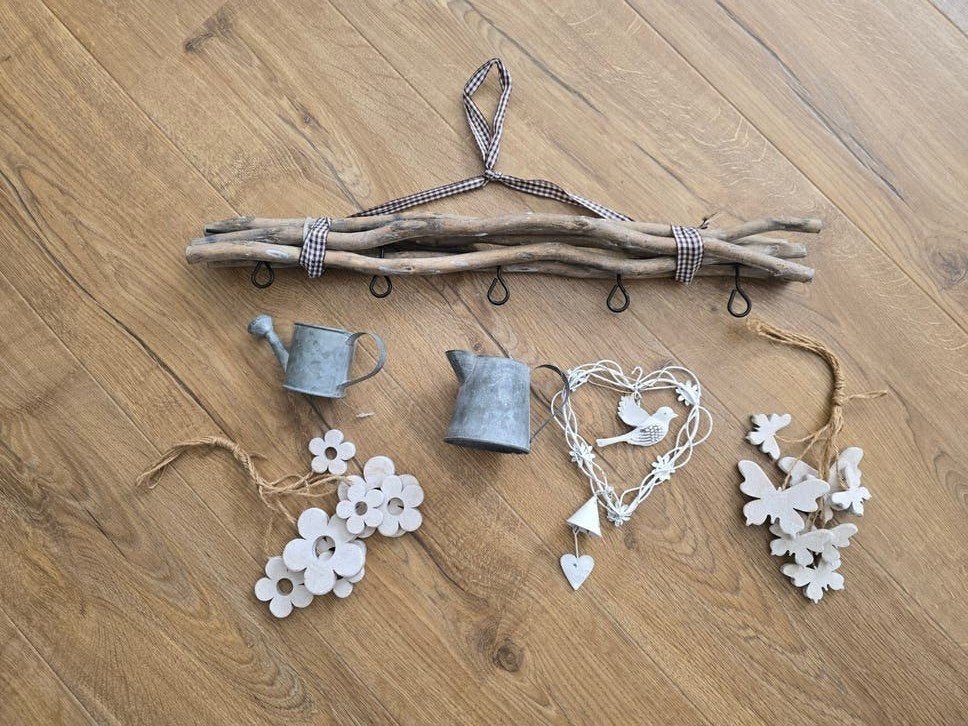 Decoratieve set: Houten takkenrek, gieters, hart en bloemen, Ophalen of Verzenden