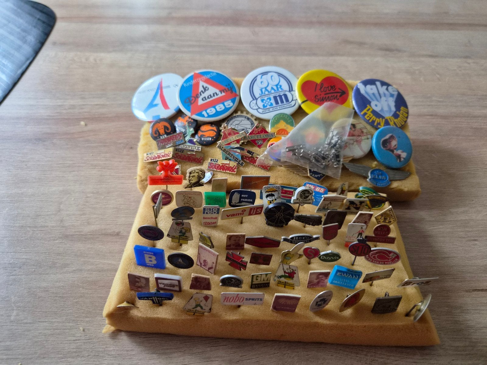 Grote collectie vintage speldjes en buttons nu of nooit (ca., Ophalen, Zo goed als nieuw, Overige onderwerpen, Speldje of Pin