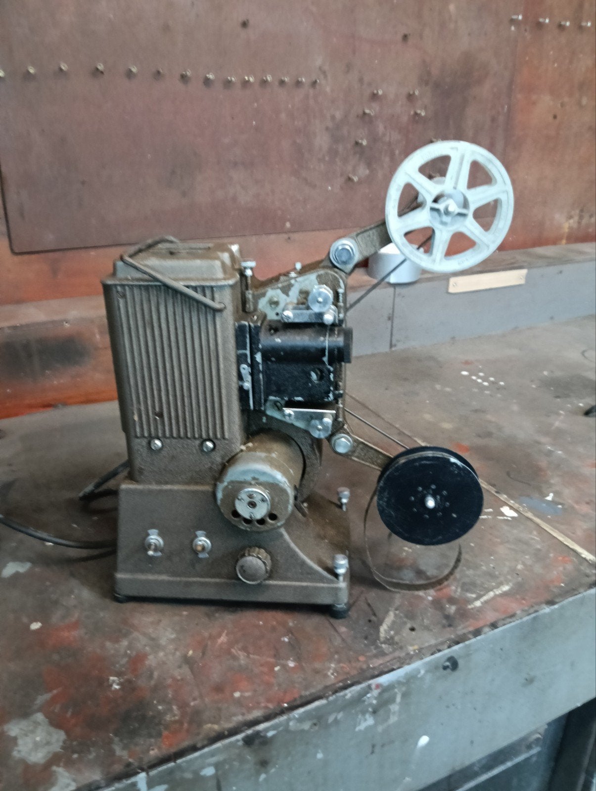 Vintage Specto Ltd. filmprojector in houten kist, Ophalen, Gebruikt