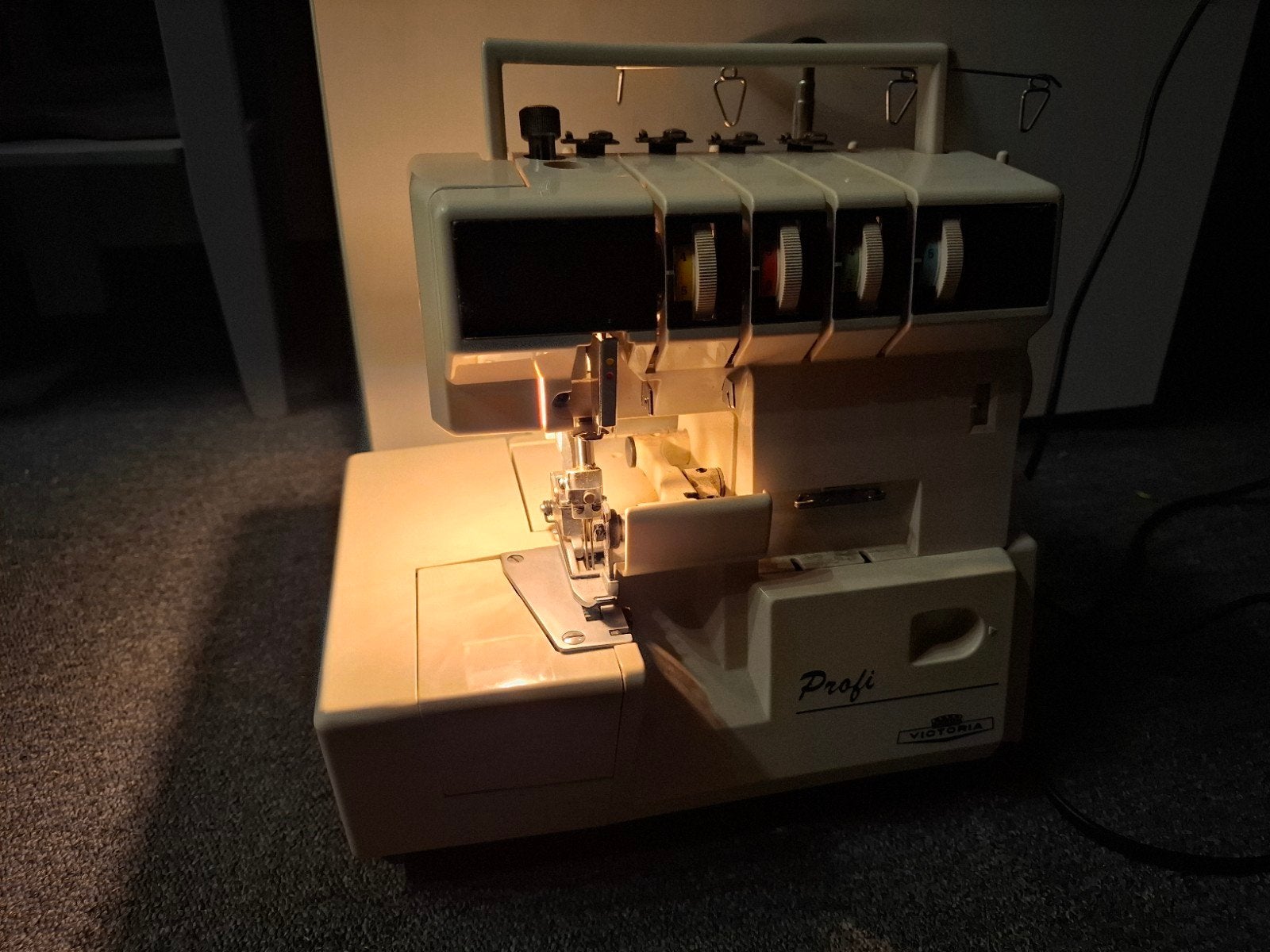 Victoria Profi Lockmachine met garen, Ophalen, Gebruikt, Lockmachine, Overige merken