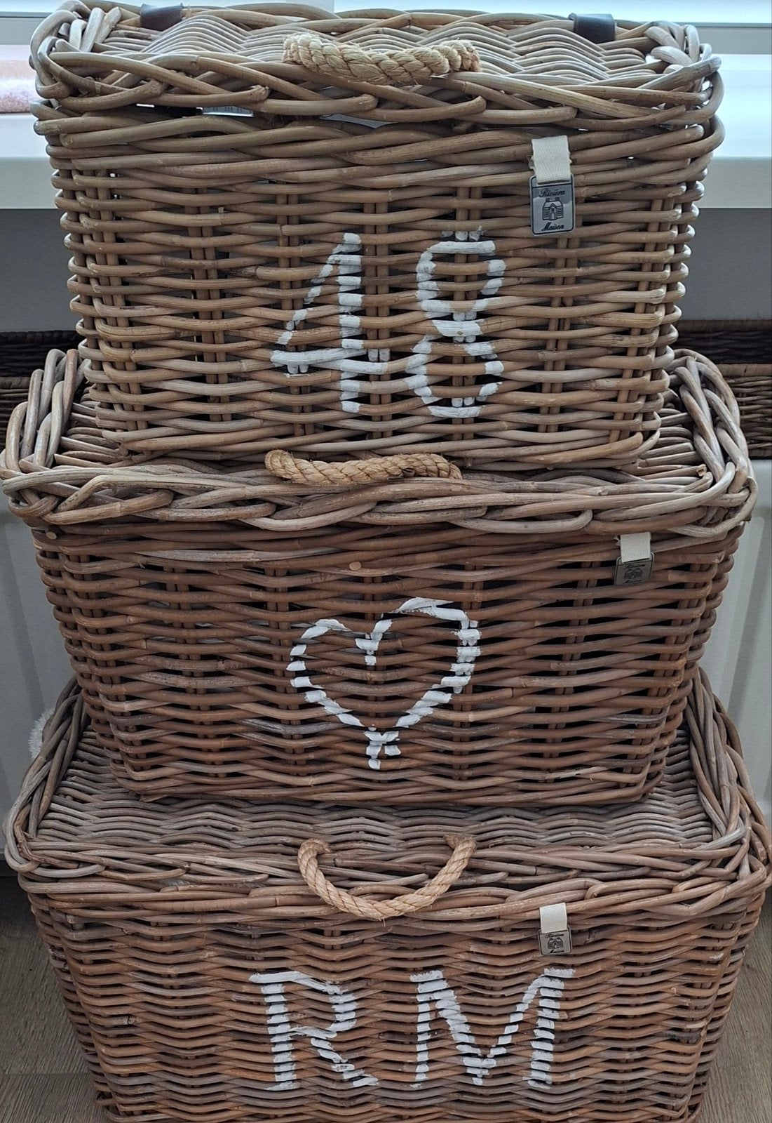 Riviera maison rattan mandenset, Huis en Inrichting, Woonaccessoires | Schalen en Manden, Ophalen, Zo goed als nieuw, Rechthoekig