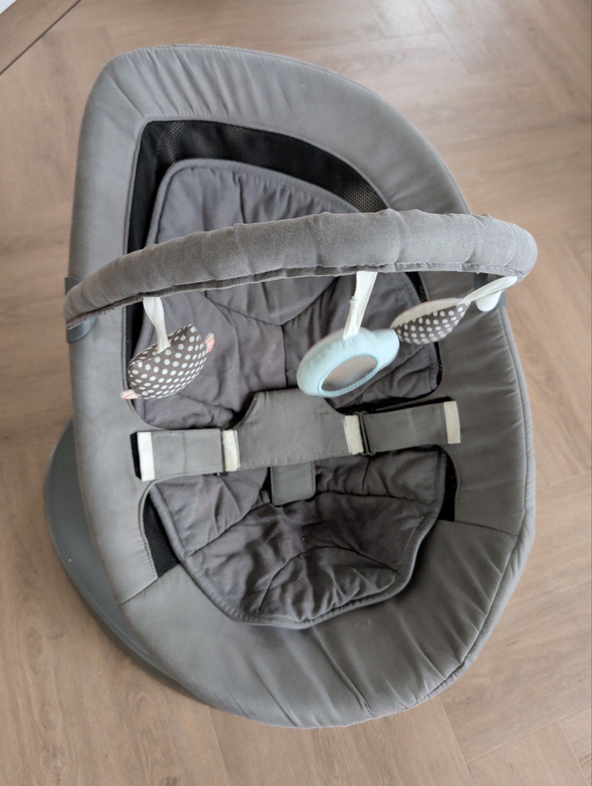 Nuna Leaf wipstoel Grijs met Speelboog, Kinderen en Baby's, Schommelstoel, Ophalen, Overige merken, Met gordel(s) of riempje(s)