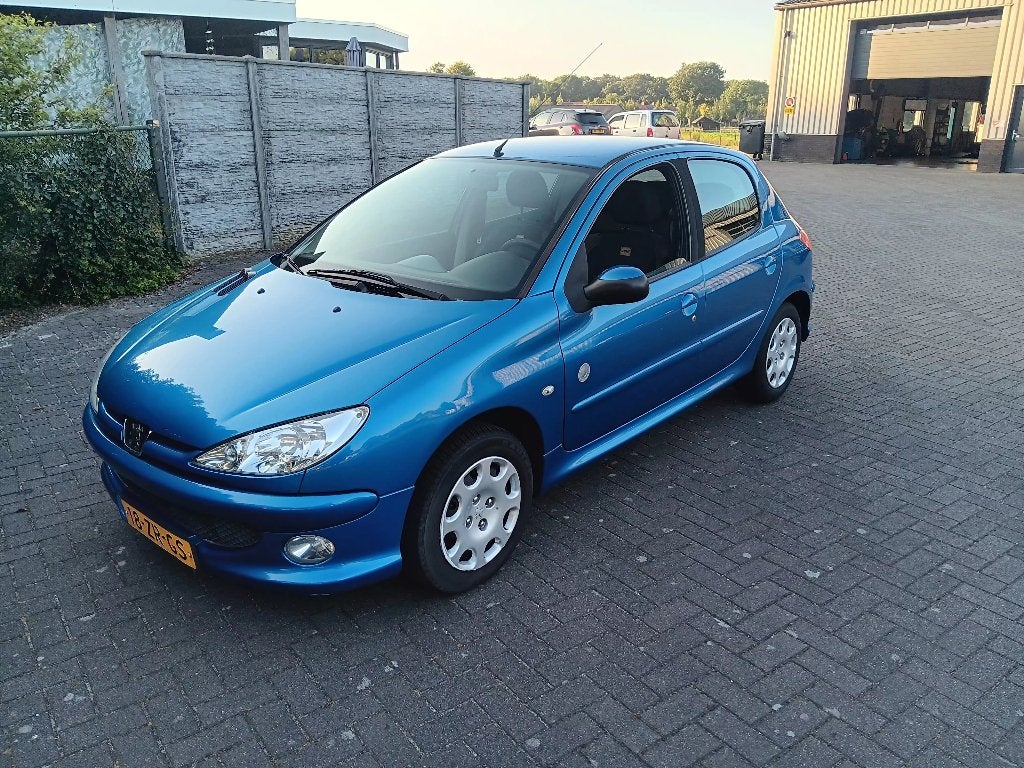 Peugeot 206 1.4 5D 2008 Blauw  CV  Airco, Auto's, Voorwielaandrijving, Stof, 4 cilinders, Blauw