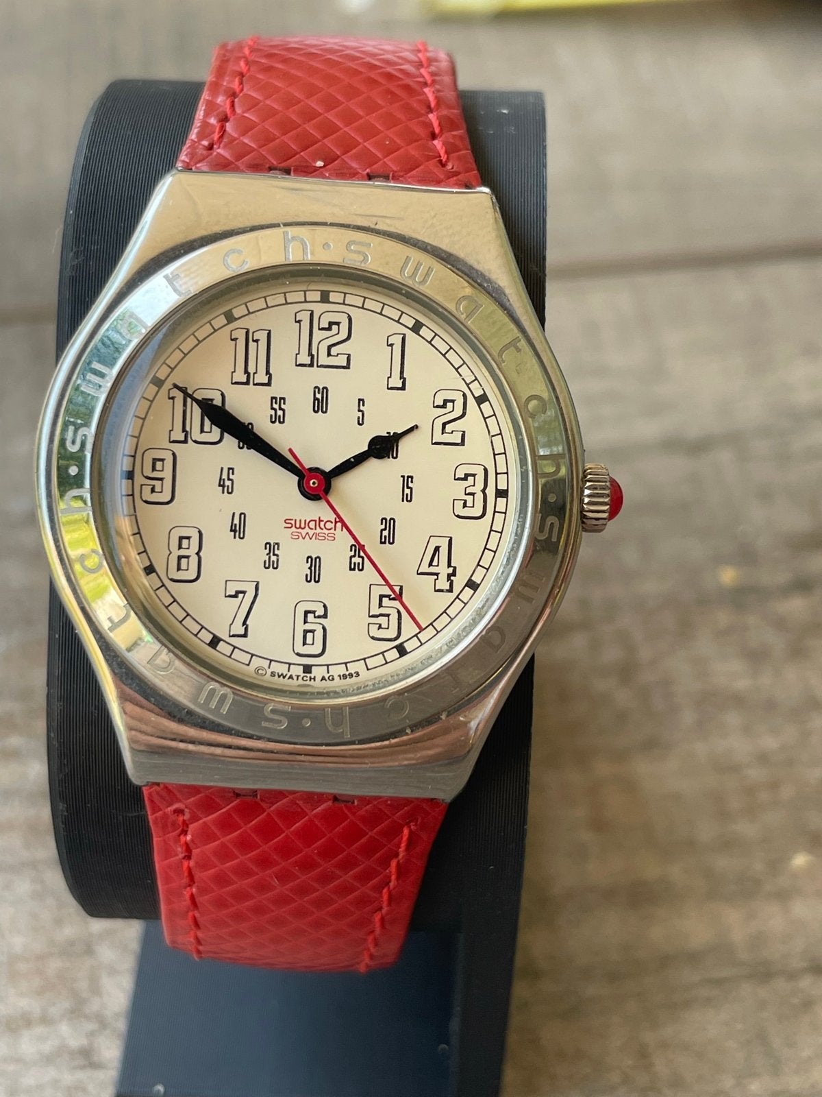 Swatch Polshorloge met Rood Leren Bandje, Staal, Polshorloge, Swatch, Ophalen of Verzenden
