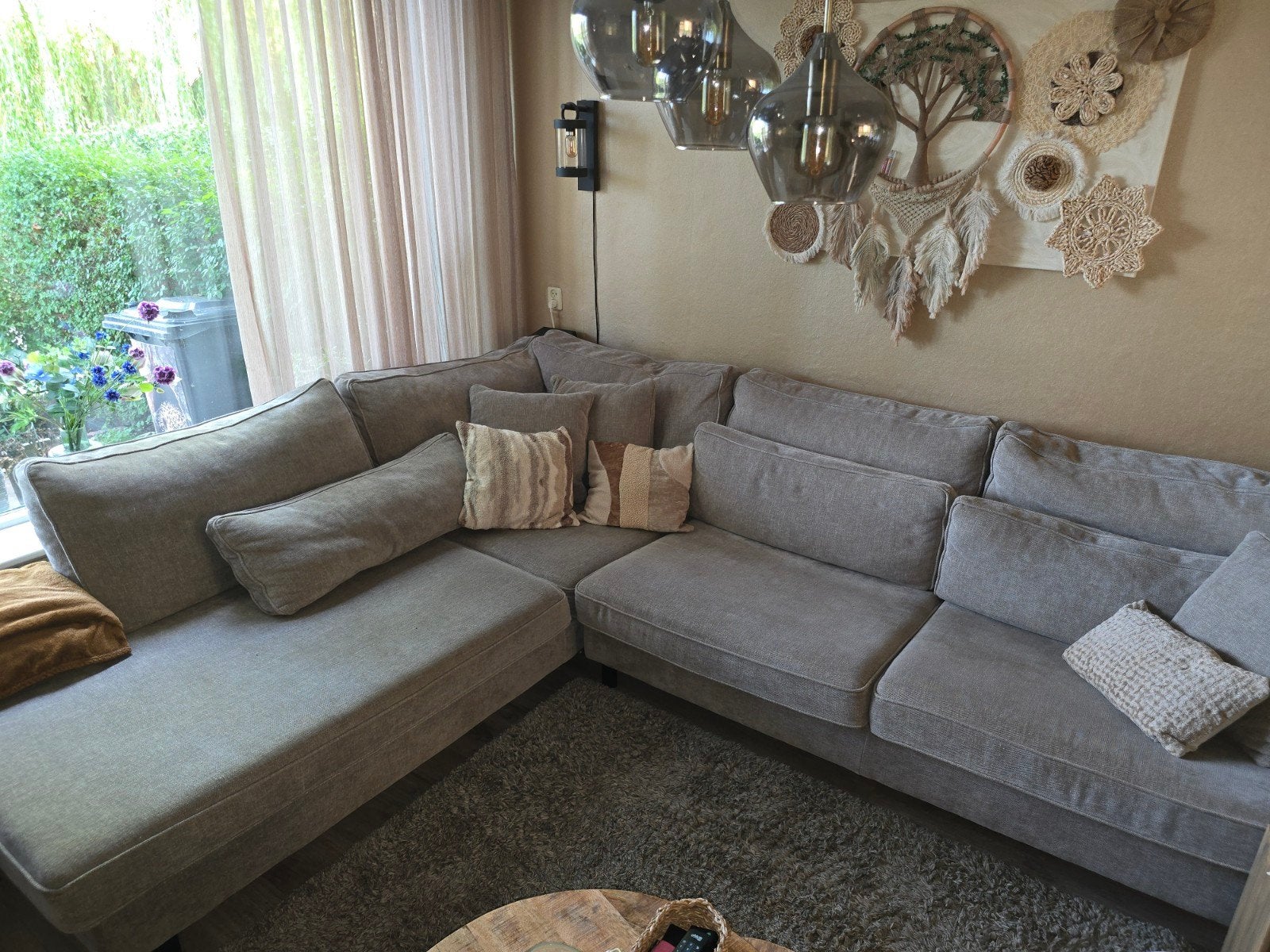 Comfortabele stone/grijze hoekbank - Zo goed als nieuw, Huis en Inrichting, Banken | Bankstellen, Ophalen, 250 tot 300 cm, Modern en comfortabel