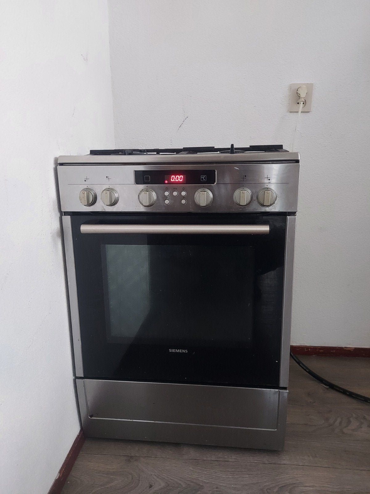 Siemens Vrijstaand Gasfornuis met Oven - Gebruikt, Gebruikt, Gas, 85 tot 90 cm, 4 kookzones