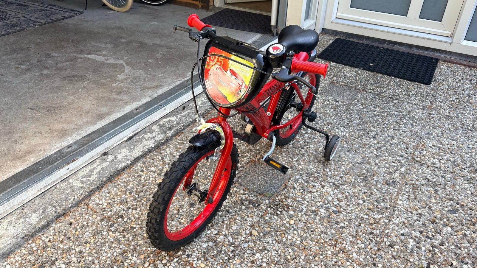 Kinderfiets 16 inch met zijwieltjes - Cars thema, Fietsen en Brommers, Ophalen, Zijwieltjes, Velgrem, 16 tot 20 inch