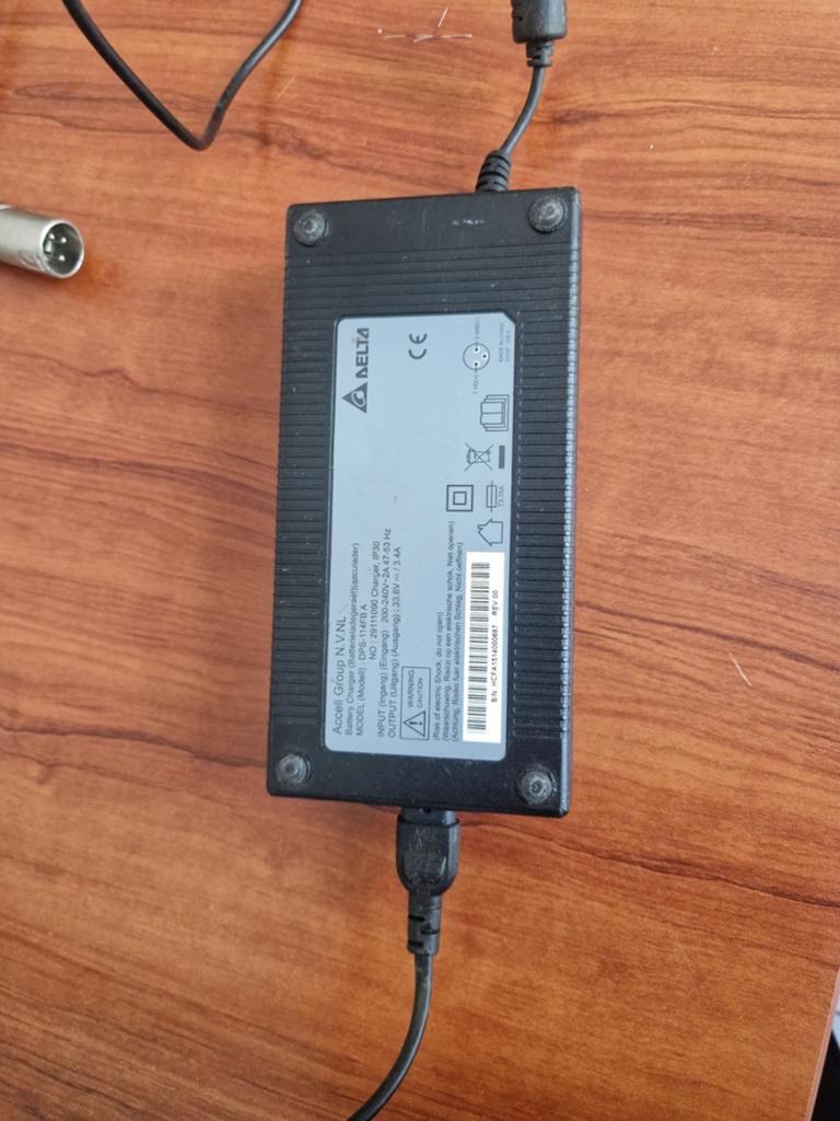 Delta Accell Group Oplader voor E-bike (29.4V 2A), Ophalen of Verzenden