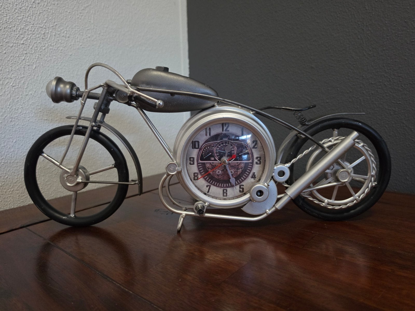 Industriële wand/sta klok (caferacer), Ophalen of Verzenden, Zo goed als nieuw, Metaal, Industrieel