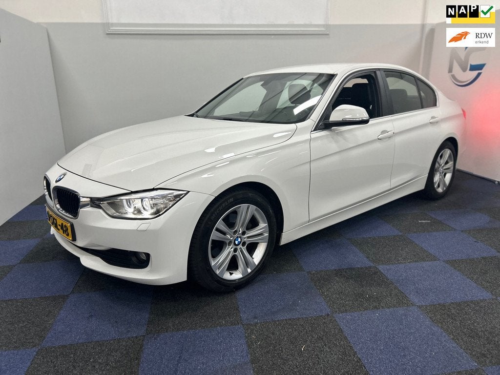 BMW 3-serie 320i Edition Executive / NETTE AUTO / NAVI-MULTI, Automatische klimaatregeling, Achterwielaandrijving, Gebruikt, Euro 6