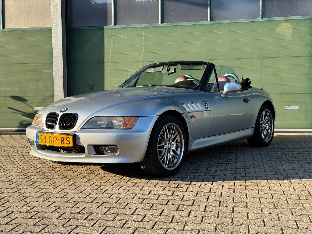 BMW Z3 1.9 | 2 Jaar APK | Staat overdekt, Achterwielaandrijving, 4 cilinders, Cabriolet, Leder