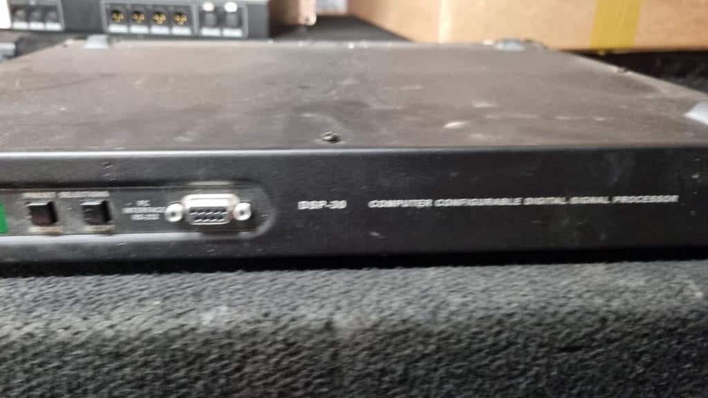 ✅QSC DSP-30 digitale speaker processor, Muziek en Instrumenten, Effecten, Gebruikt, Compressor, Ophalen